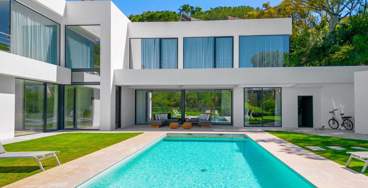 Elegante Villa Moderna en el Corazón de Elviria, Marbella