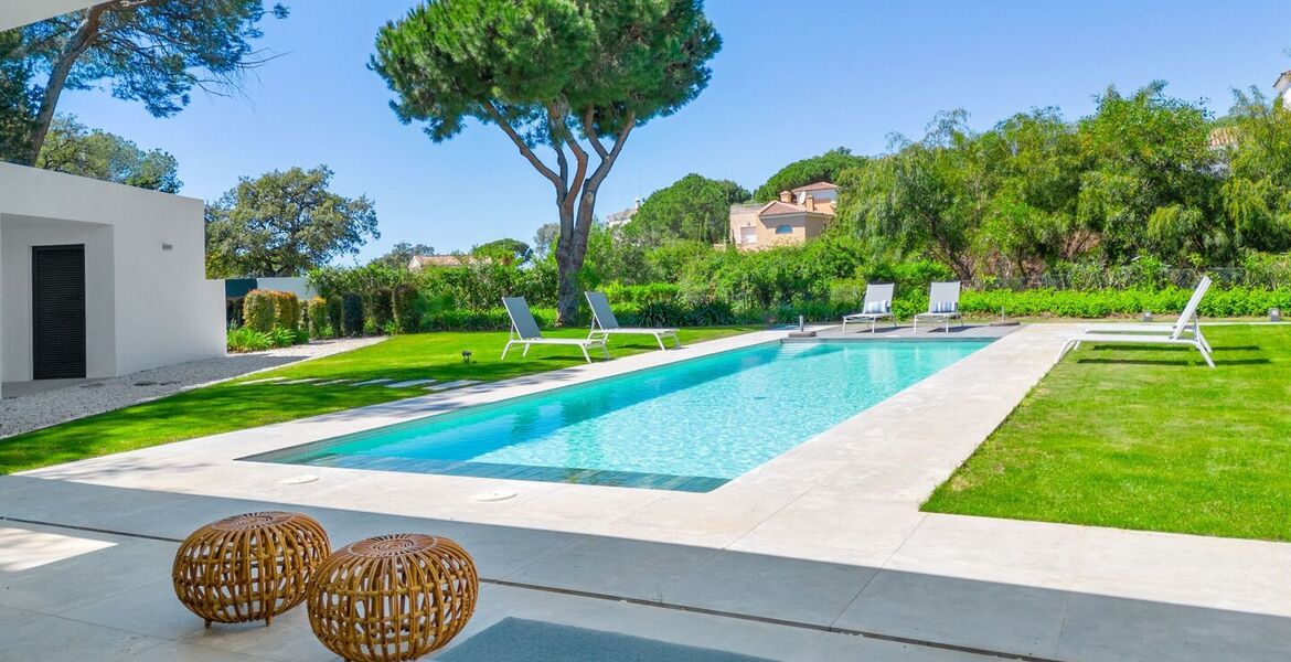 Elegante Villa Moderna en el Corazón de Elviria, Marbella