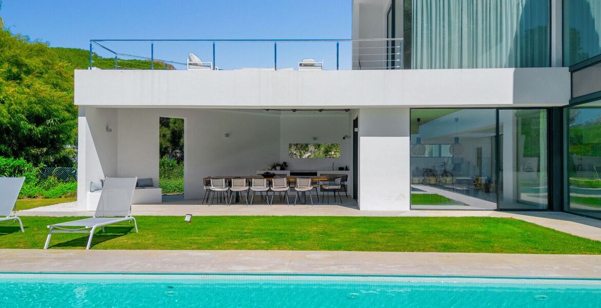 Elegante Villa Moderna en el Corazón de Elviria, Marbella