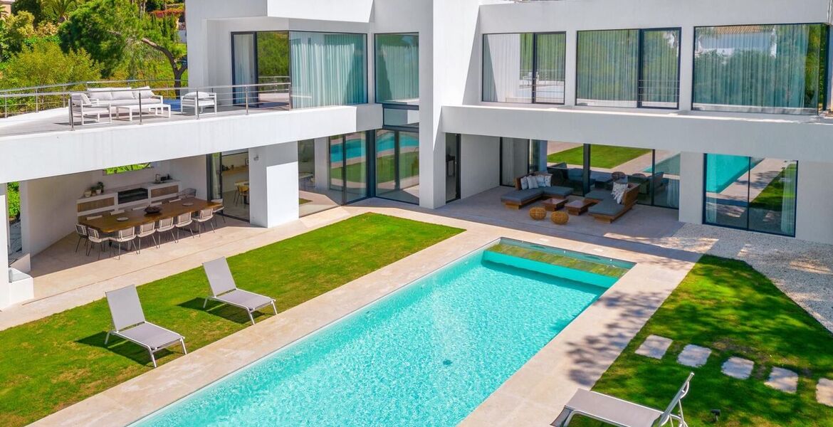 Elegante Villa Moderna en el Corazón de Elviria, Marbella