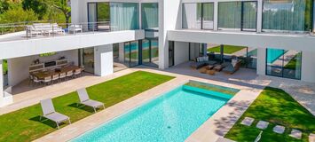 Elegante Villa Moderna en el Corazón de Elviria, Marbella