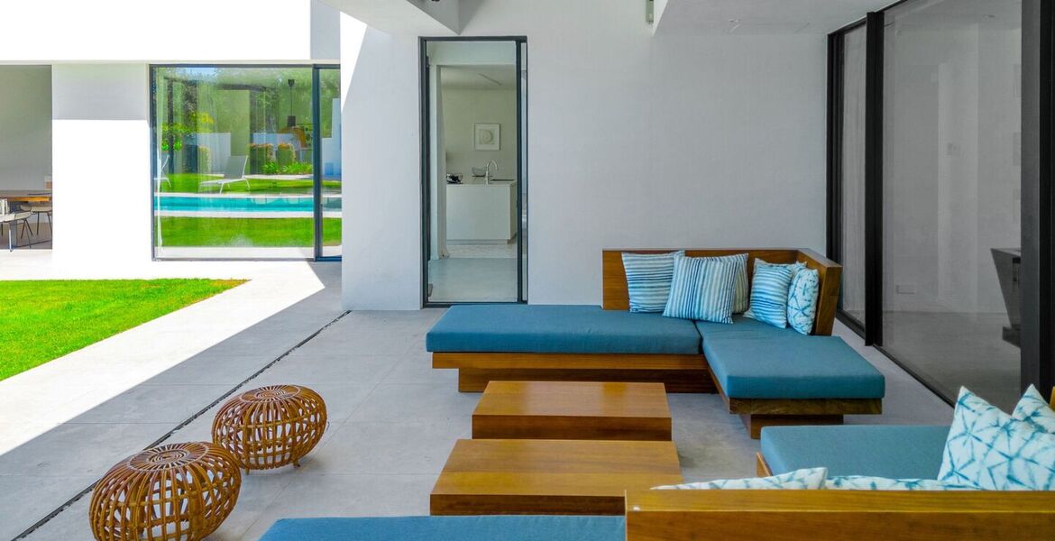 Elegante Villa Moderna en el Corazón de Elviria, Marbella