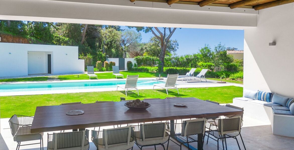 Elegante Villa Moderna en el Corazón de Elviria, Marbella