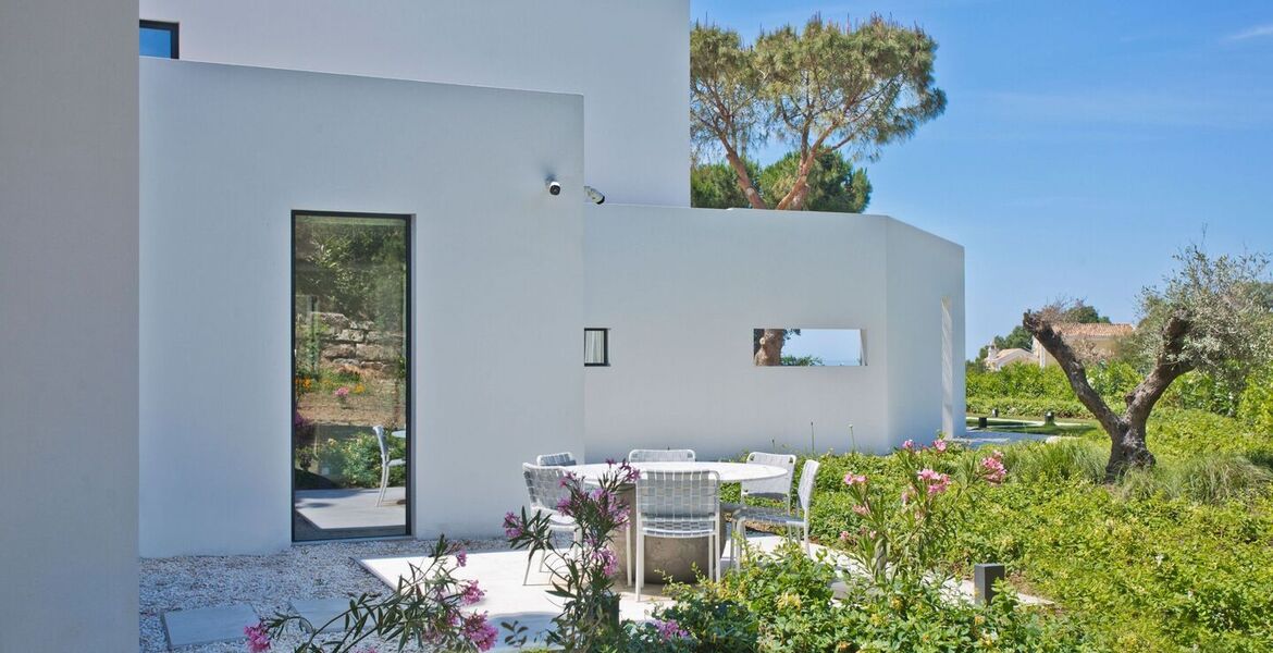 Elegante Villa Moderna en el Corazón de Elviria, Marbella