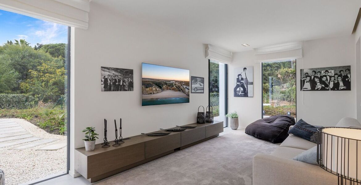 Elegante Villa Moderna en el Corazón de Elviria, Marbella