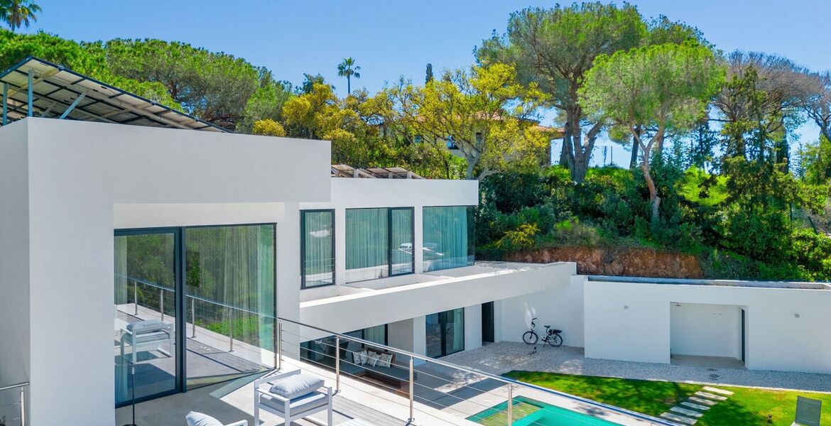 Elegante Villa Moderna en el Corazón de Elviria, Marbella