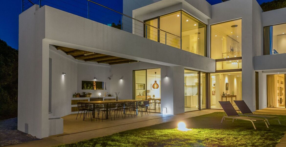 Elegante Villa Moderna en el Corazón de Elviria, Marbella