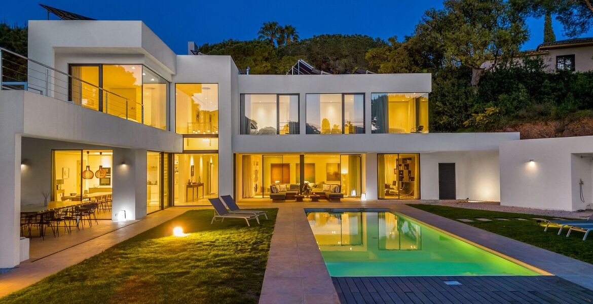 Elegante Villa Moderna en el Corazón de Elviria, Marbella