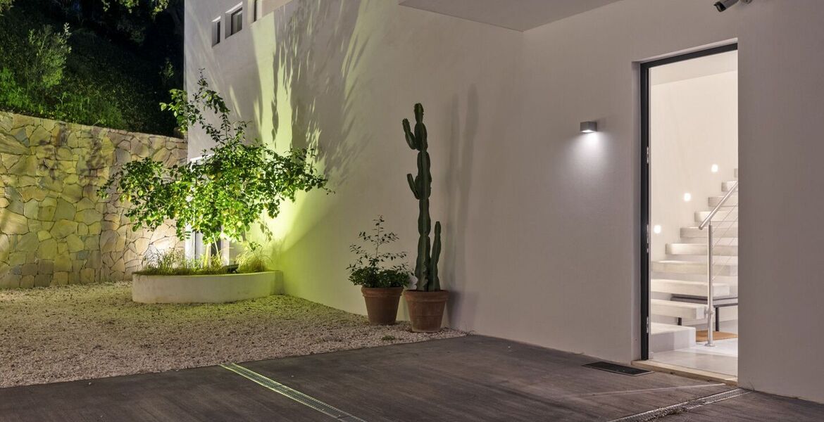 Elegante Villa Moderna en el Corazón de Elviria, Marbella