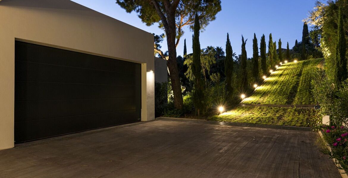 Elegante Villa Moderna en el Corazón de Elviria, Marbella