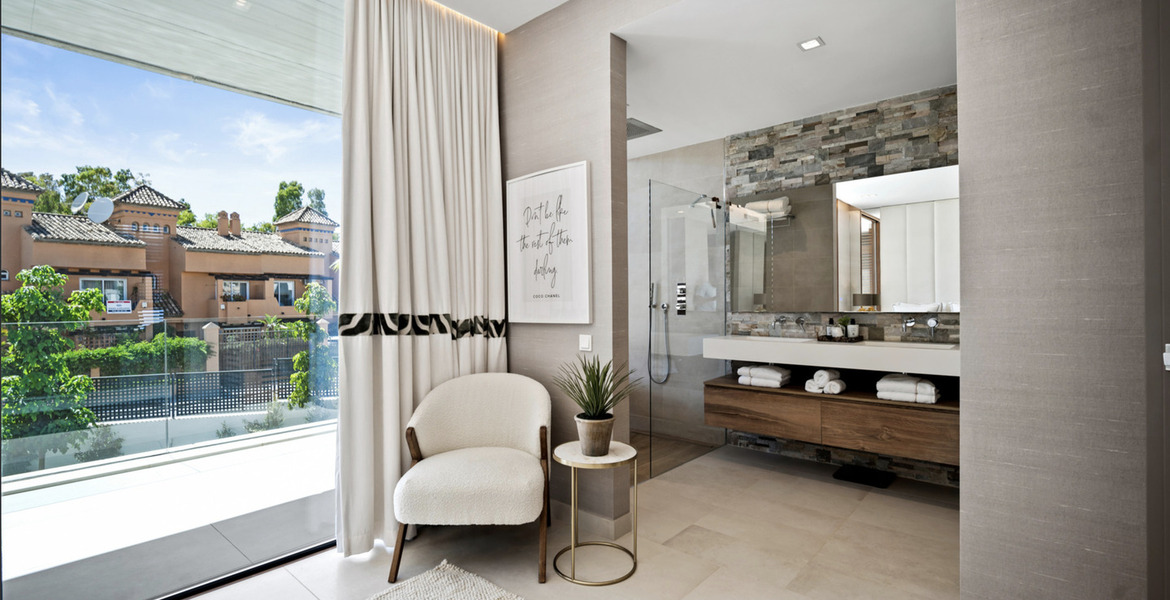 Luxury 4-Bedroom Townhouse in Marbella