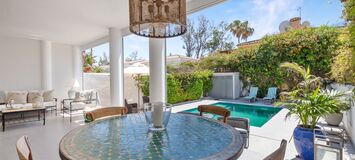 Encantadora Casa Adosada con Piscina Privada en Guadalmina