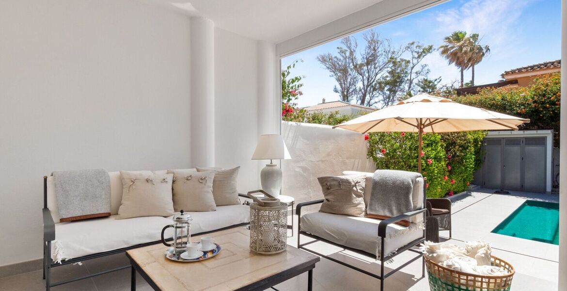 Encantadora Casa Adosada con Piscina Privada en Guadalmina