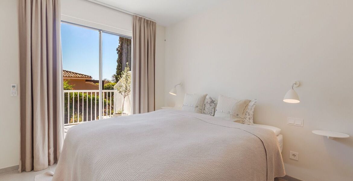 Encantadora Casa Adosada con Piscina Privada en Guadalmina