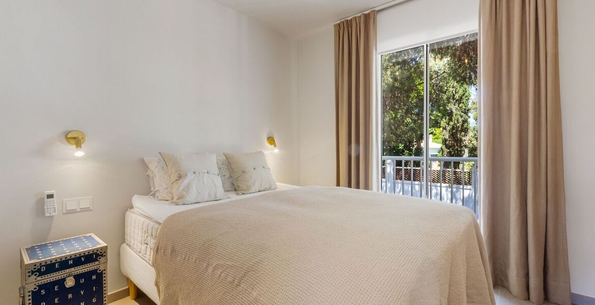Encantadora Casa Adosada con Piscina Privada en Guadalmina