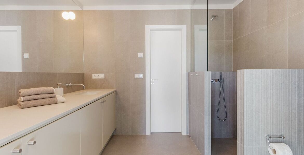 Encantadora Casa Adosada con Piscina Privada en Guadalmina
