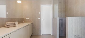 Encantadora Casa Adosada con Piscina Privada en Guadalmina