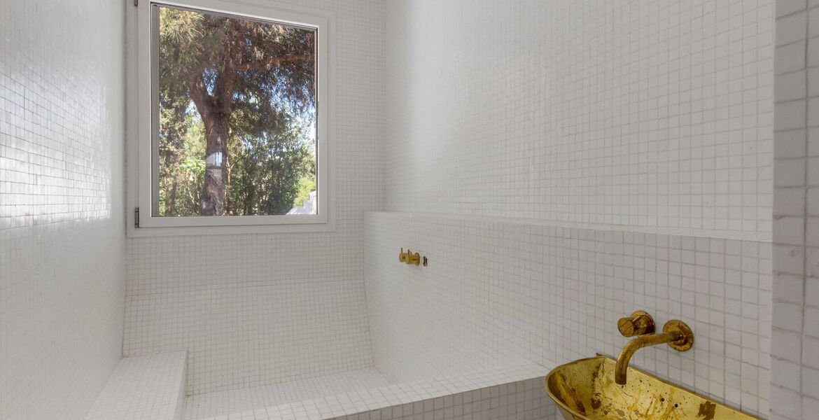 Encantadora Casa Adosada con Piscina Privada en Guadalmina