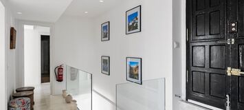 Elegante Casa Adosada con Vistas Panorámicas al Mar
