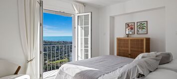 Elegante Casa Adosada con Vistas Panorámicas al Mar