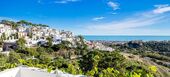 Elegante Casa Adosada con Vistas Panorámicas al Mar