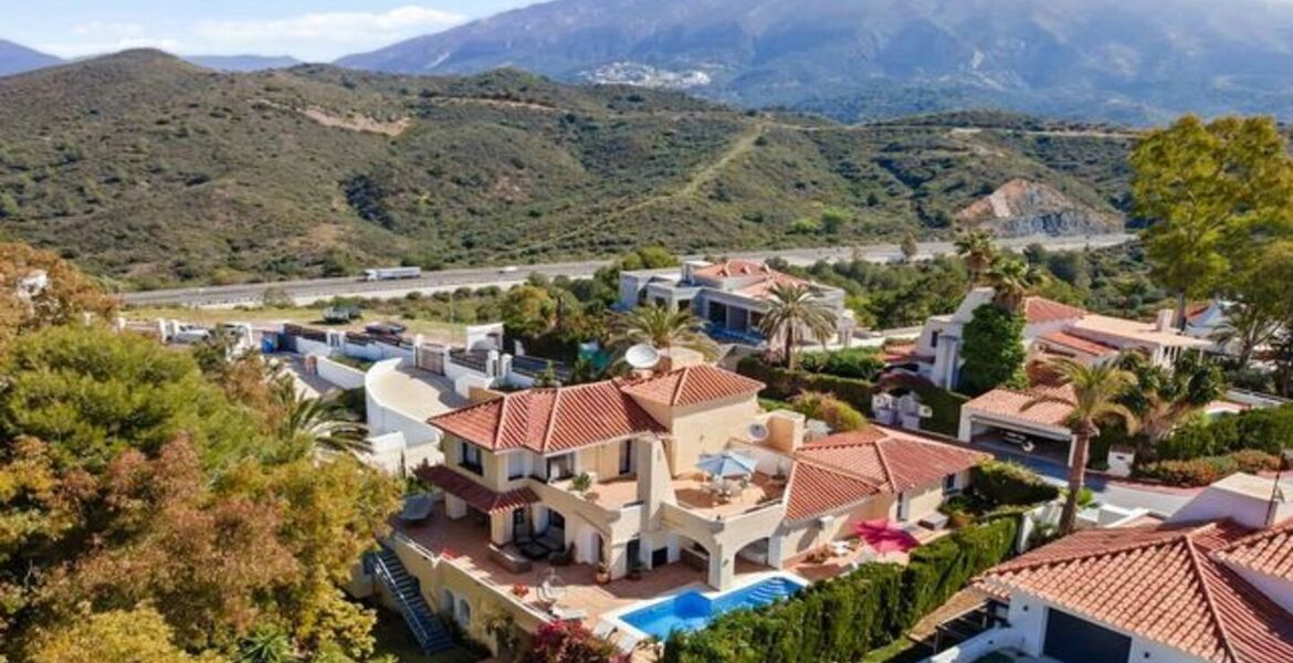 Роскошная Вилла в Лас-Ломас-де-Нуэва-Андалусия