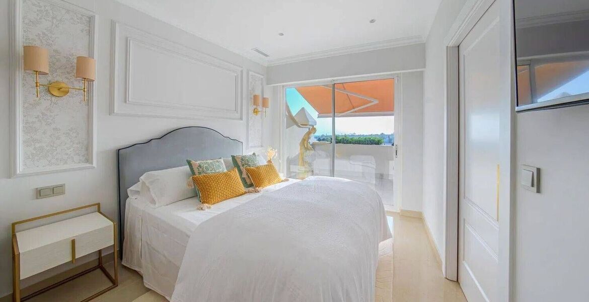 Luxury Beachside Penthouse with Rooftop Jacuzzi in Marbella