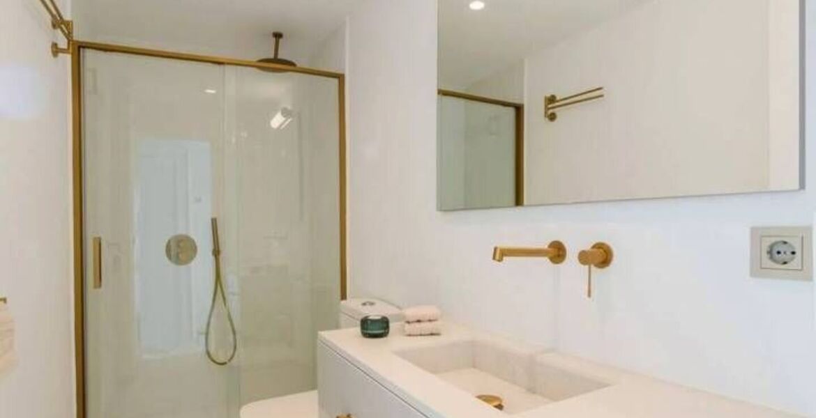 Luxury Beachside Penthouse with Rooftop Jacuzzi in Marbella