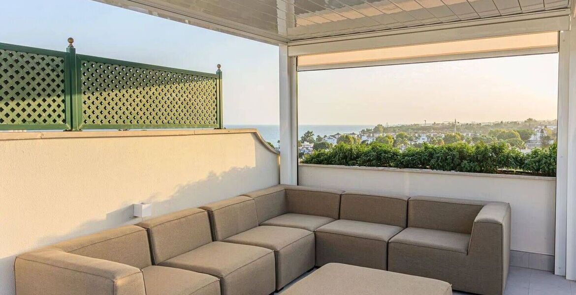 Luxury Beachside Penthouse with Rooftop Jacuzzi in Marbella