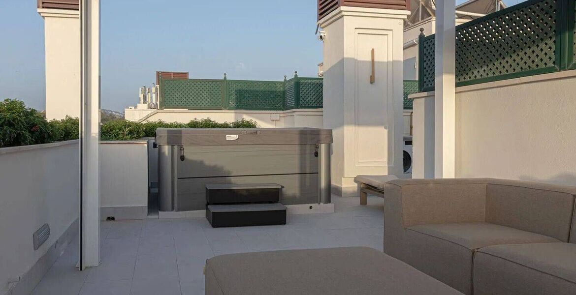 Luxury Beachside Penthouse with Rooftop Jacuzzi in Marbella