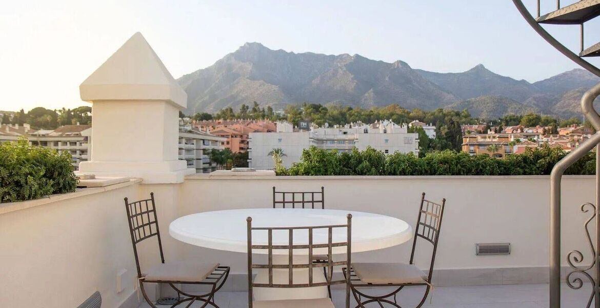 Luxury Beachside Penthouse with Rooftop Jacuzzi in Marbella