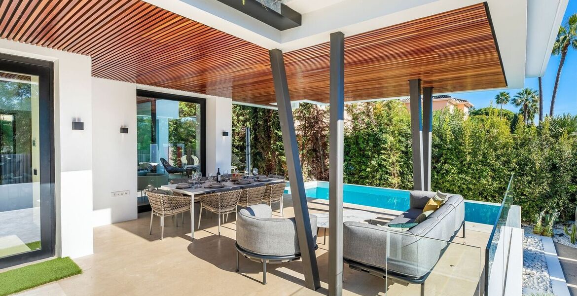 Elegant Villa Steps from the Beach on Marbella's Golden Mile
