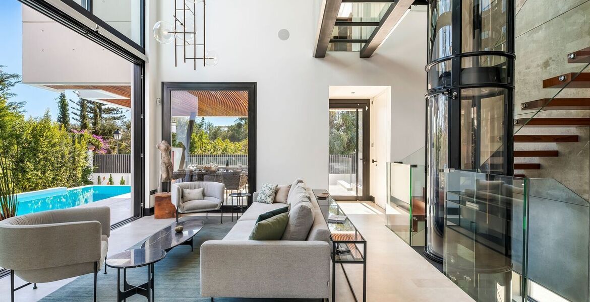 Elegant Villa Steps from the Beach on Marbella's Golden Mile