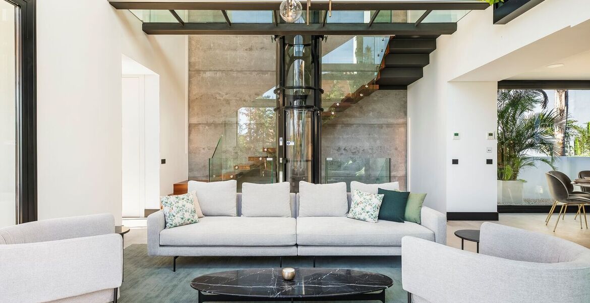 Elegant Villa Steps from the Beach on Marbella's Golden Mile