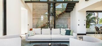 Elegant Villa Steps from the Beach on Marbella's Golden Mile