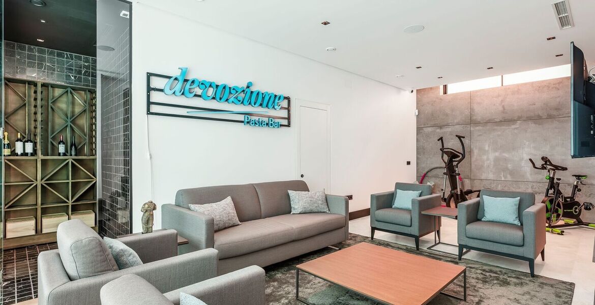 Elegant Villa Steps from the Beach on Marbella's Golden Mile