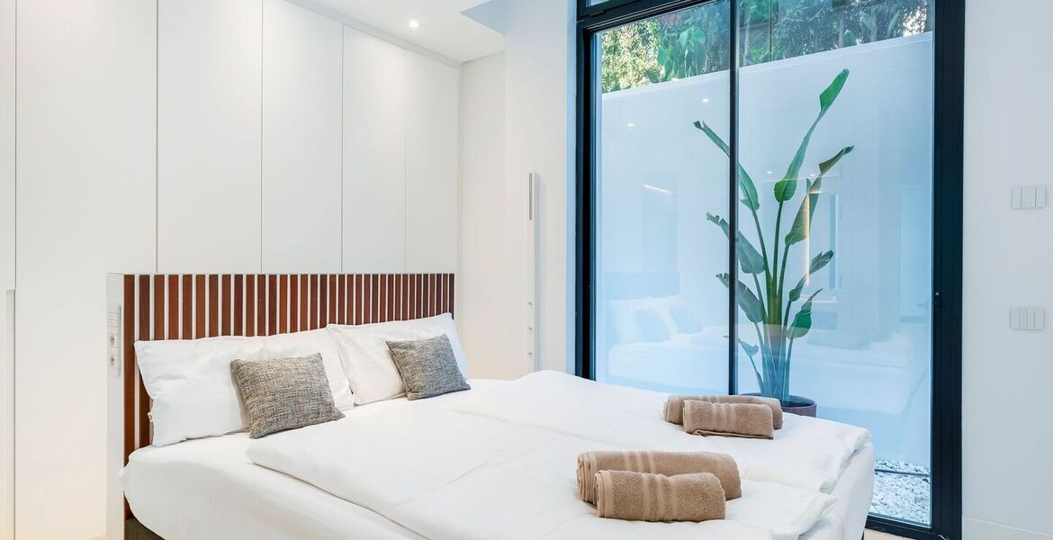 Elegant Villa Steps from the Beach on Marbella's Golden Mile