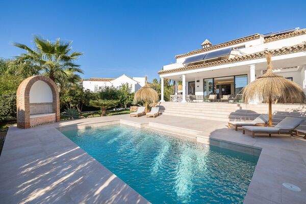 Una Villa Encantadora y Moderna en Benahavis