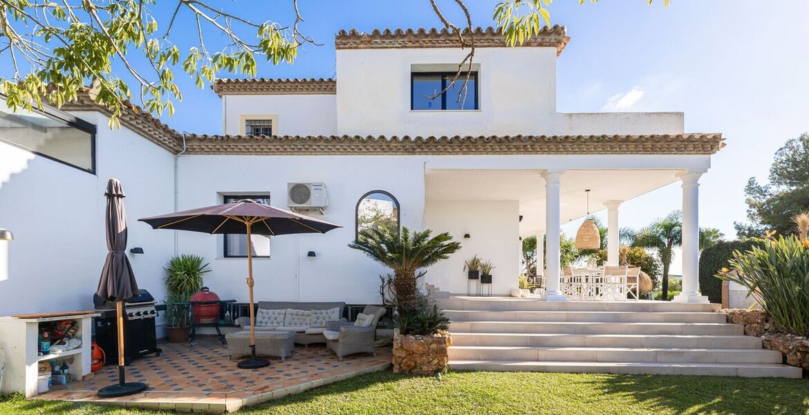 Una Villa Encantadora y Moderna en Benahavis