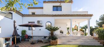 Una Villa Encantadora y Moderna en Benahavis