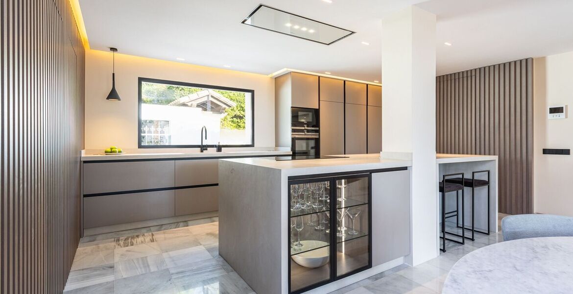 Una Villa Encantadora y Moderna en Benahavis