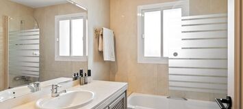 Una Villa Encantadora y Moderna en Benahavis
