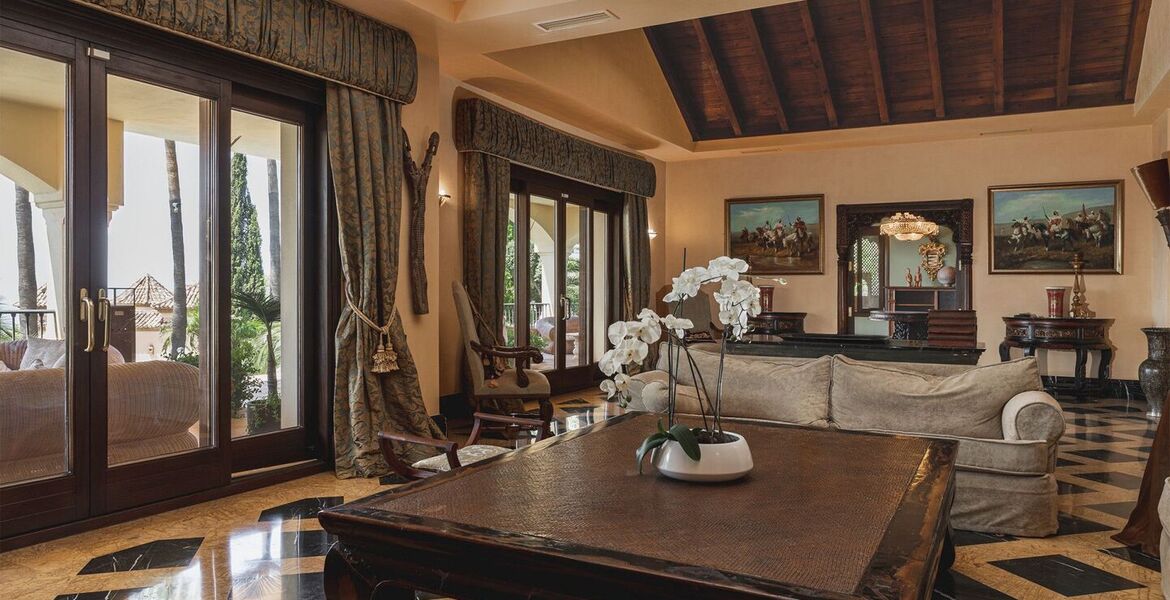 Villa de lujo en alquiler en la Milla de Oro de Marbella