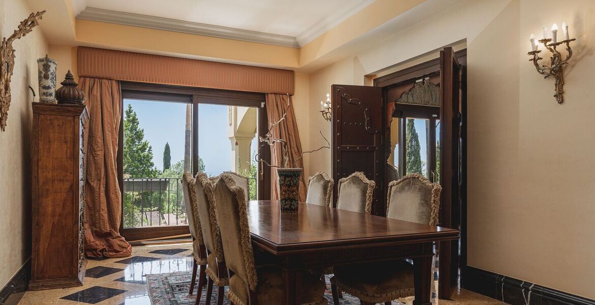 Villa de lujo en alquiler en la Milla de Oro de Marbella