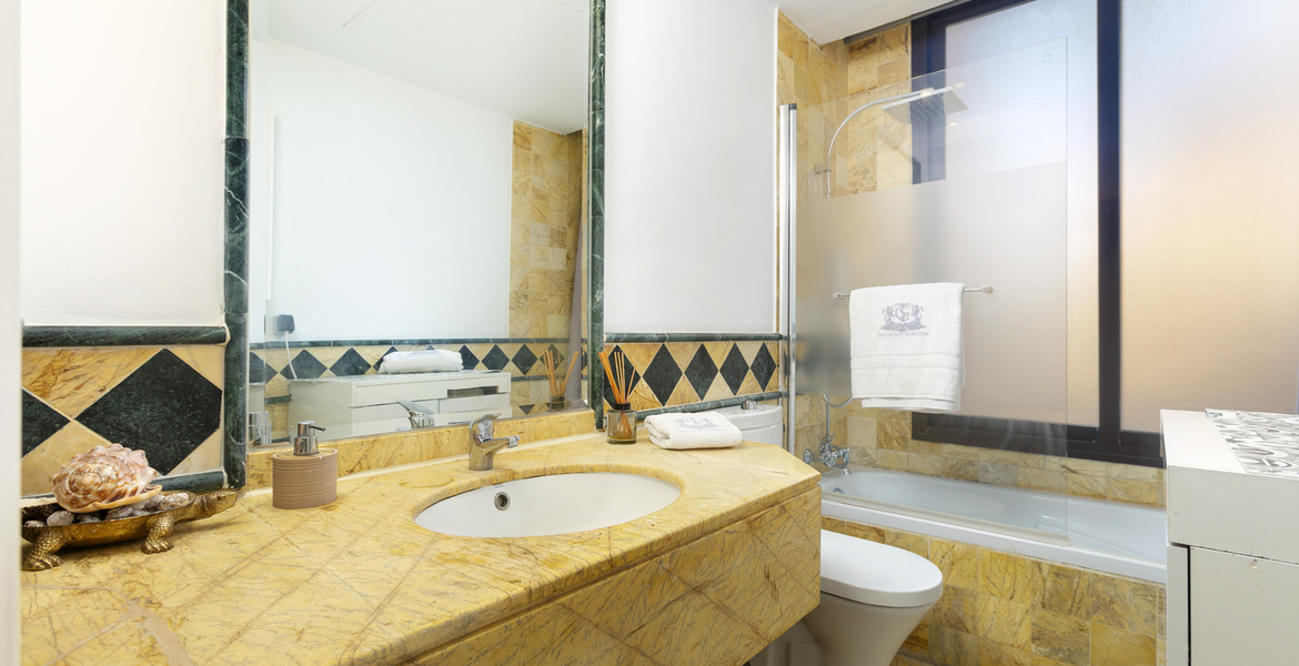Luxury Apartment between Marbella and Estepona 
