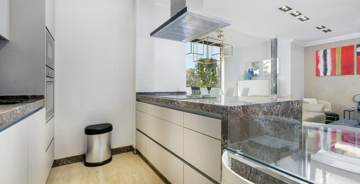 Luxury Apartment between Marbella and Estepona 