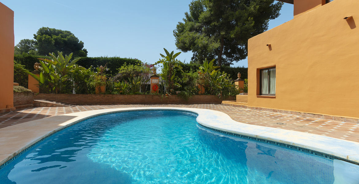 Luxury Apartment between Marbella and Estepona 