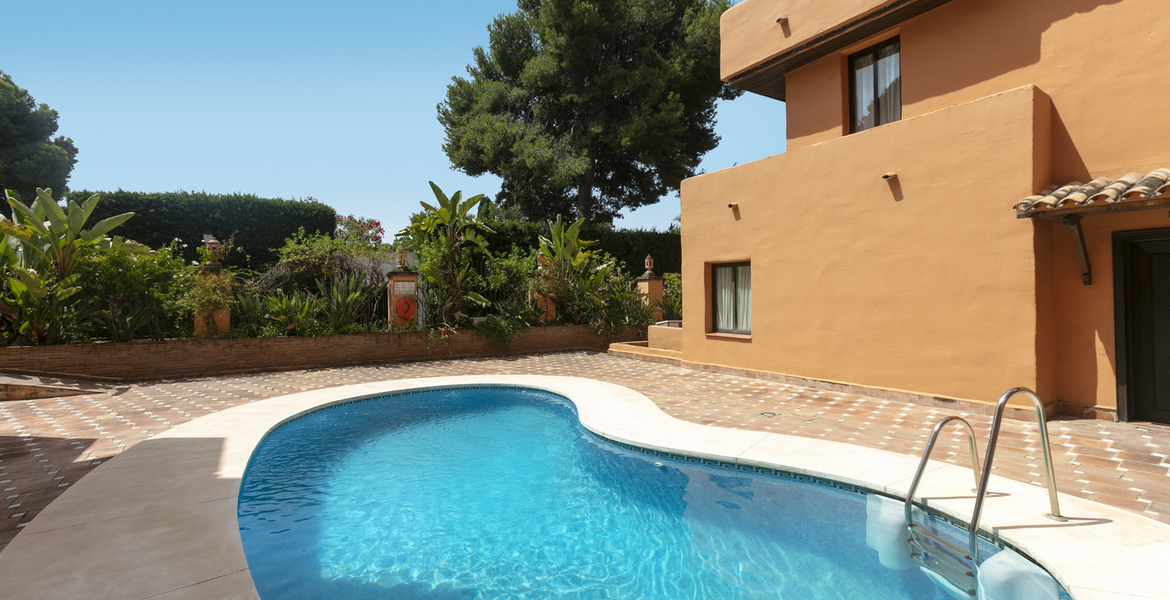 Luxury Apartment between Marbella and Estepona 
