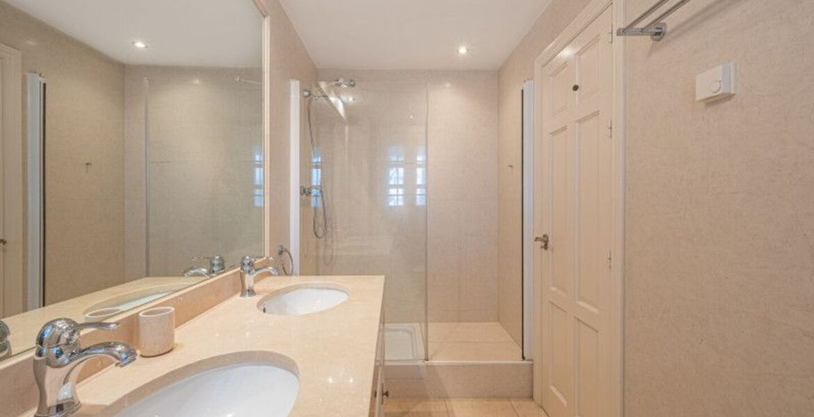 Two-bedroom ground floor apartment for rent in Marbella