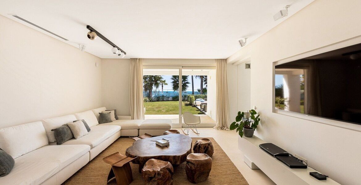 Вилла на берегу моря в аренду в Golden Mile Marbella